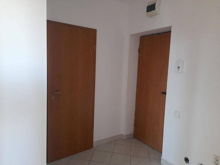 Apartament cu 2 camere decomandat, mobilat în Europa