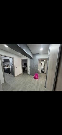 Apartament cu 4 camere în Romanești