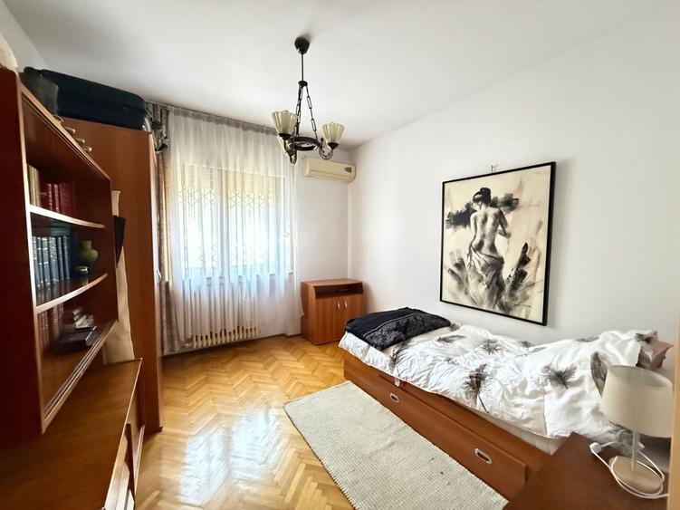 Apartament cu 4 camere decomandat în Arcul de Triumf