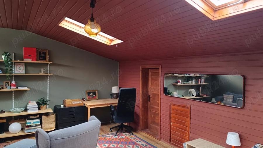 Casă cu 10 camere cu Teren 379 Mp în Central
