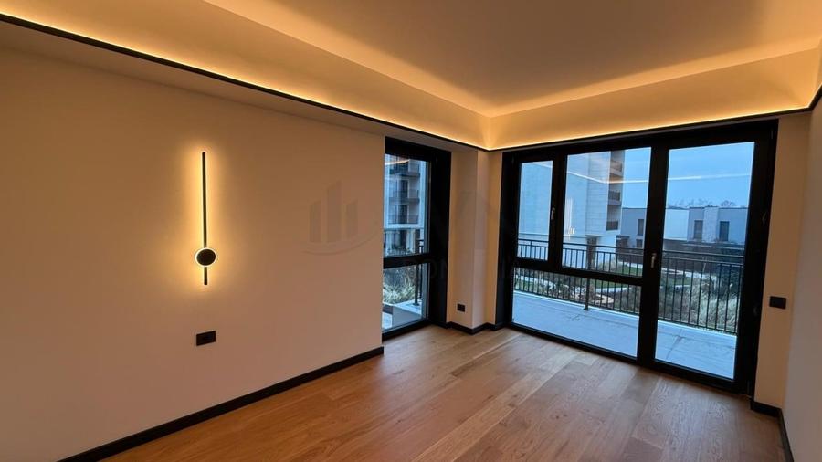 Apartament cu 4 camere semidecomandat în Pipera