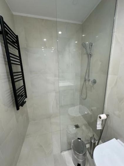 Apartament cu 3 camere semidecomandat, mobilat în Floreasca