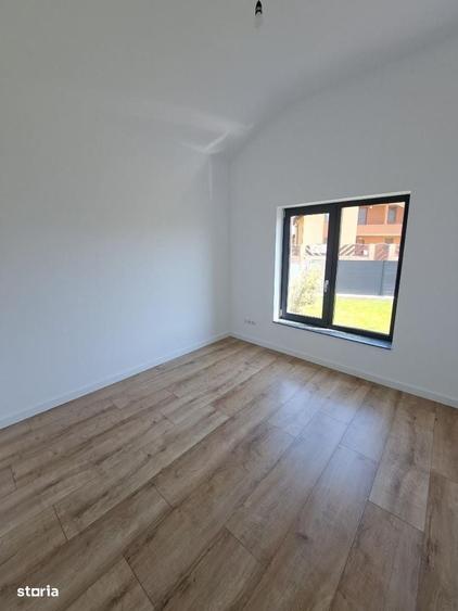 Casă cu 3 camere cu Teren 474 Mp în Micești