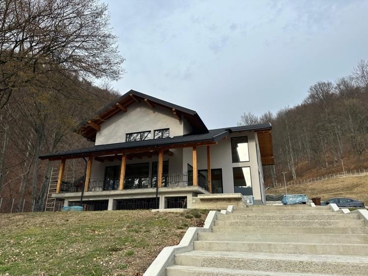 Teren Construcții intravilan de 12500 mp, în Teșila