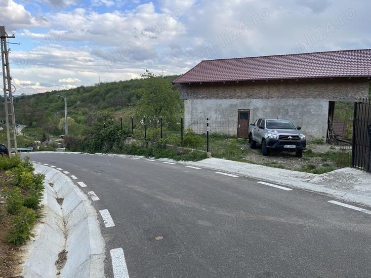 Casă cu 4 camere cu Teren 400 Mp în Central
