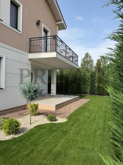Casă individuală cu 5 camere cu Canalizare în Dumbrăvița