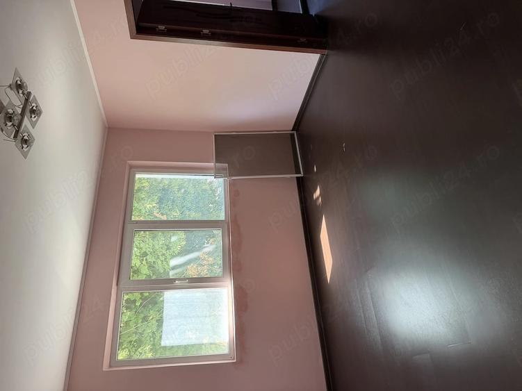 Apartament cu 3 camere semidecomandat în Tineretului