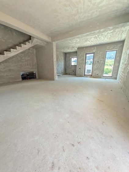 Duplex cu 5 camere cu Canalizare în Florești