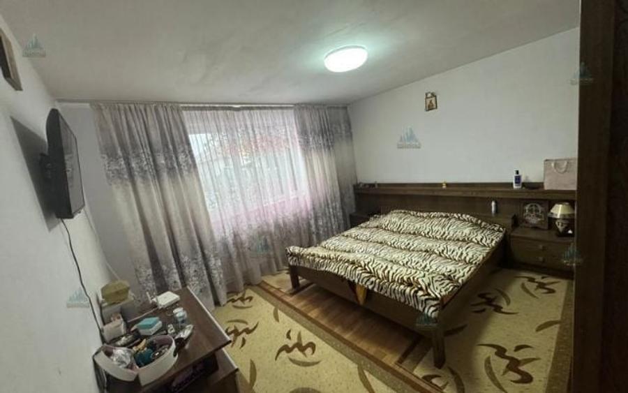 Casă individuală cu 6 camere cu Canalizare în Nord-Vest