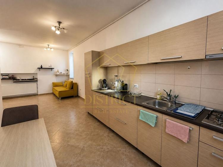 Apartament cu 2 camere semidecomandat, mobilat în P-ța Maria