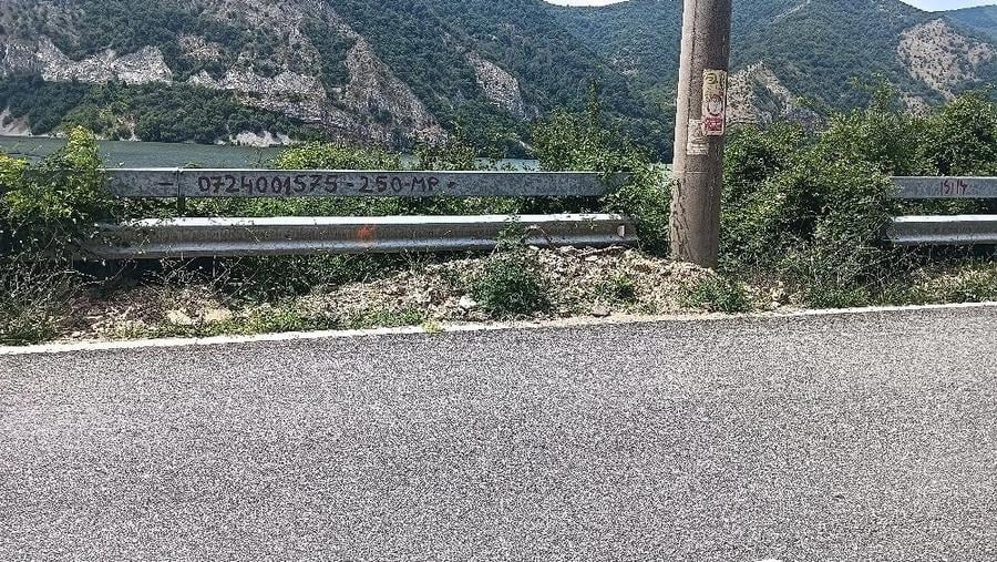 Teren de 500 mp, în Svinița