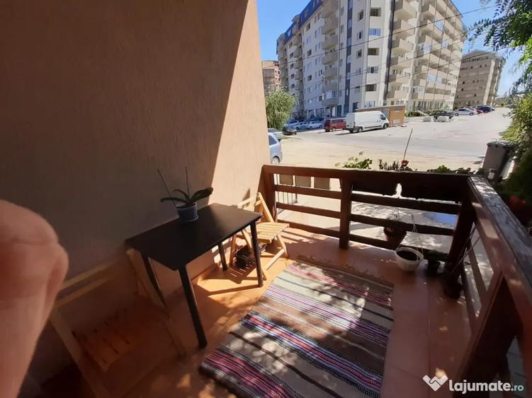 Apartament cu 3 camere semidecomandat în Central
