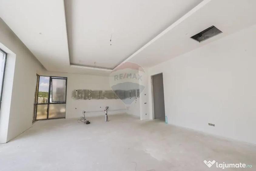 Casă cu 5 camere cu Teren 347 Mp în Borhanci