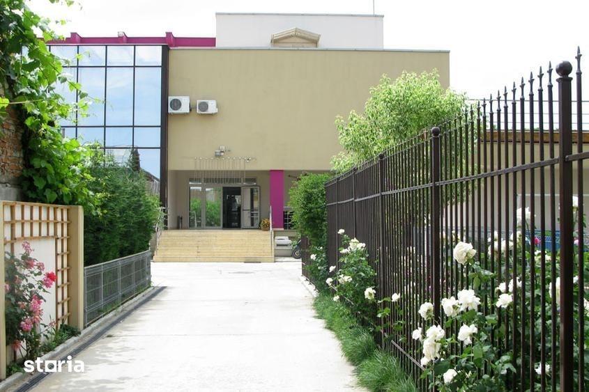 Spațiu comercial, de 1,316 mp, în Centrul Civic