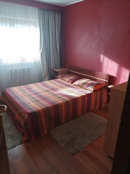 Apartament cu 3 camere decomandat, mobilat în Nicolina