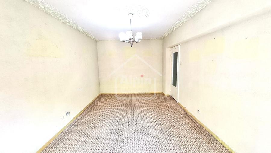 Apartament cu 4 camere decomandat în Răcădău
