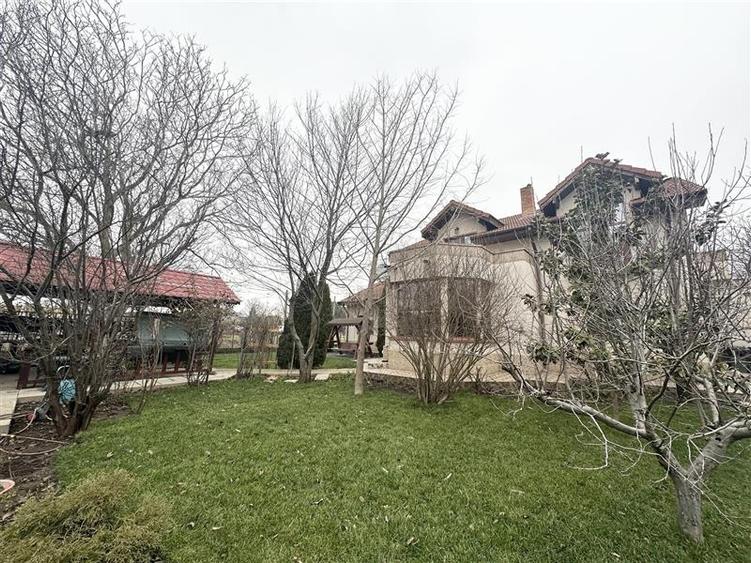 Casă individuală cu 6 camere cu Canalizare în Poiana