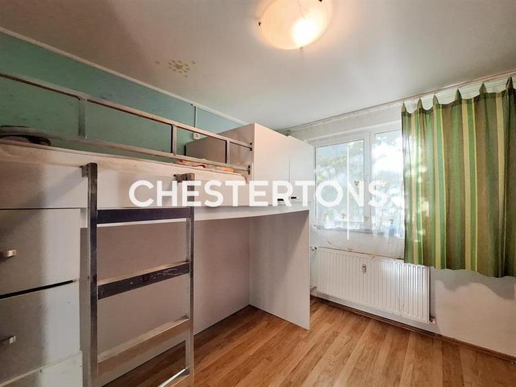 Apartament cu 3 camere semidecomandat, mobilat în Titan