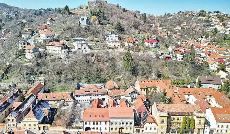 Spațiu comercial, de 1,400 mp, în Centrul Istoric