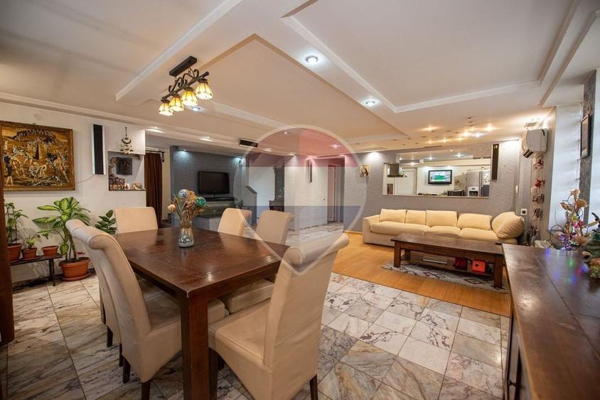 Casă individuală cu 9 camere cu Teren 1200 Mp în Cornetu