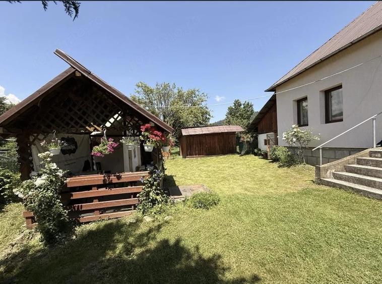Casă cu 5 camere cu Teren 2146 Mp în Lerești