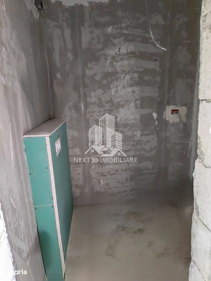 Casă cu 4 camere în Palazu Mare