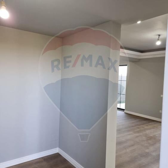 Duplex cu 4 camere cu Teren 134 Mp în Central