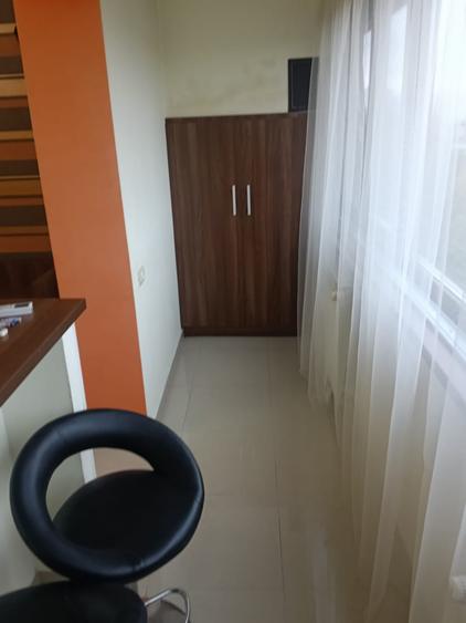 Apartament cu 3 camere semidecomandat, mobilat în Titan
