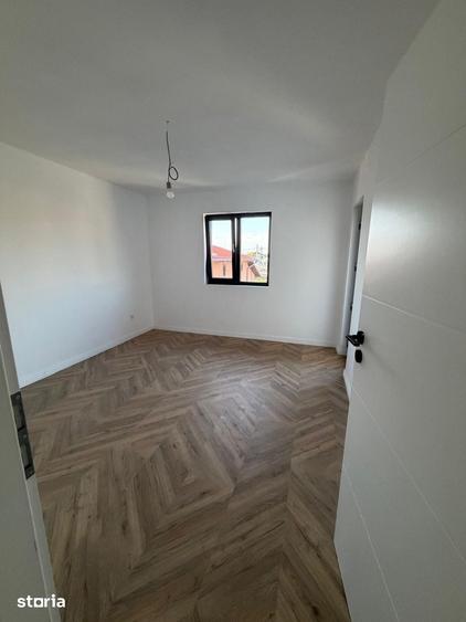 Casă cu 5 camere cu Teren 461 Mp în Domnești