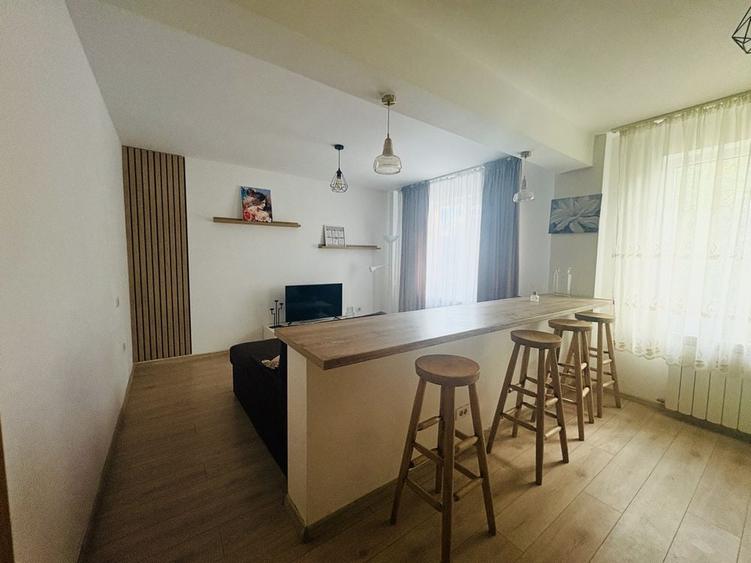 Apartament cu 2 camere decomandat, mobilat în Central