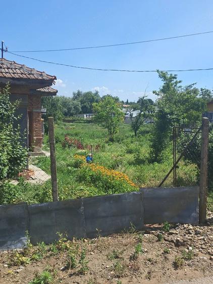 Casă cu 3 camere cu Teren 2000 Mp în Hotarele