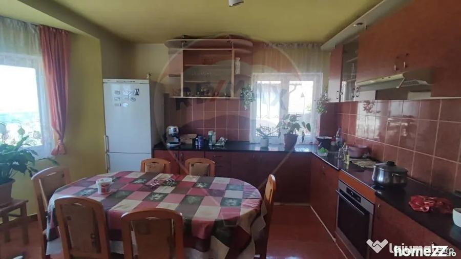 Casă cu 6 camere cu Teren 1484 Mp în Oșorhei