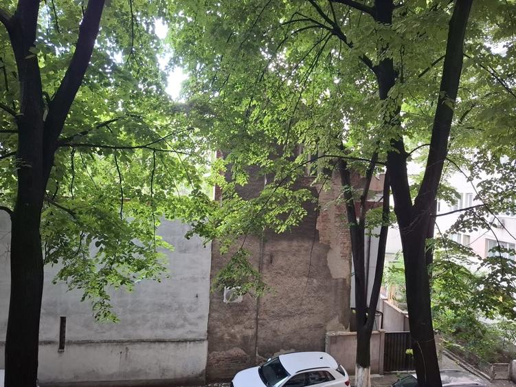 Apartament cu 2 camere semidecomandat în Iancului