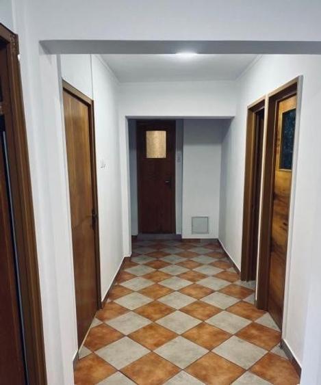 Apartament cu 3 camere decomandat, mobilat în Dristor