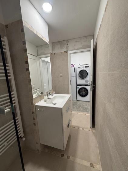 Apartament cu 3 camere decomandat în Girocului