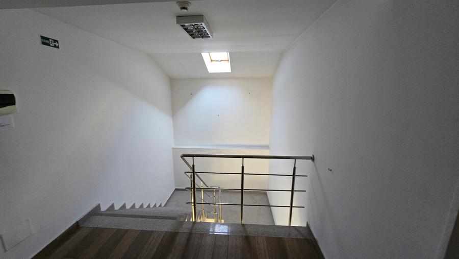 Casă cu 11 camere cu Canalizare în Ultracentral