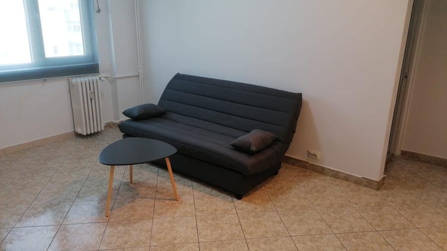 Apartament cu 3 camere semidecomandat în Drumul Taberei