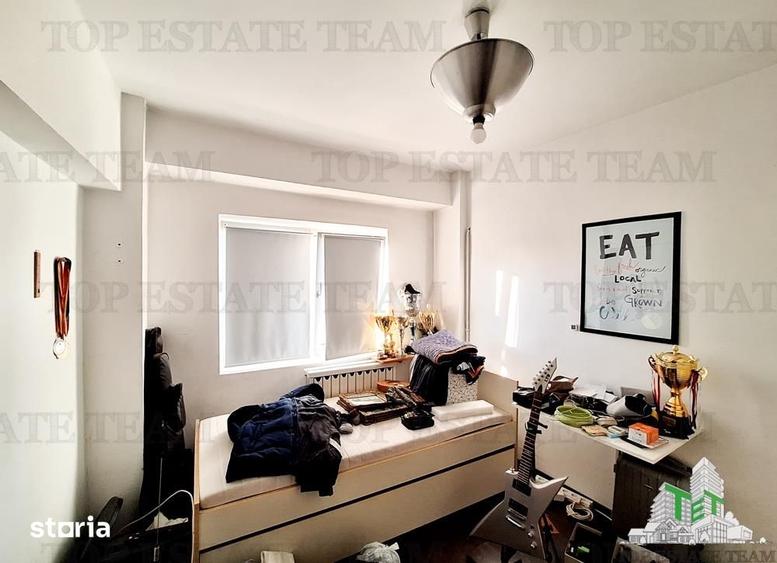 Apartament cu 4 camere decomandat în Tei