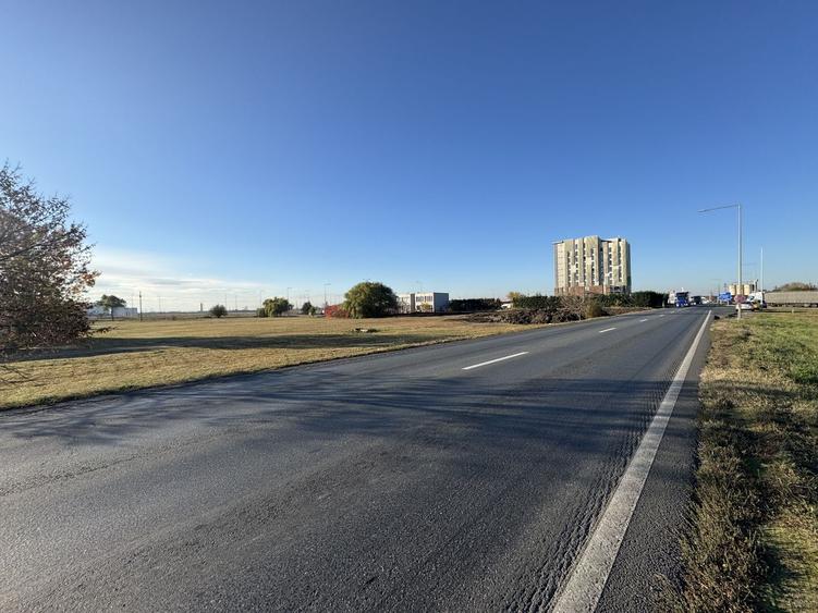Teren Construcții intravilan de 4412 mp, în Vest