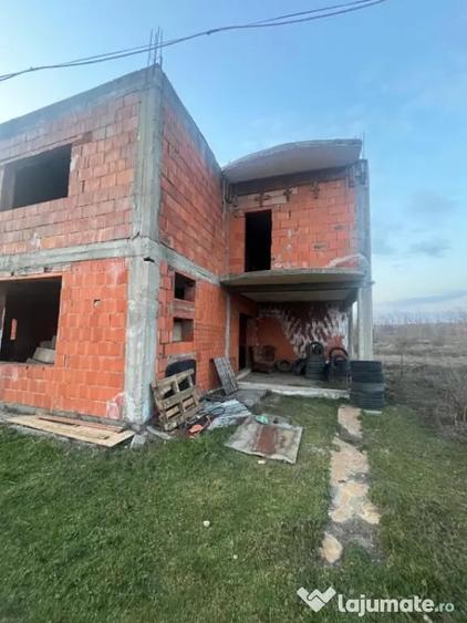 Casă cu 7 camere cu Teren 500 Mp în Bariera Vâlcii