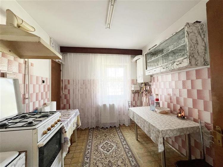 Apartament cu 3 camere decomandat, mobilat în Astra