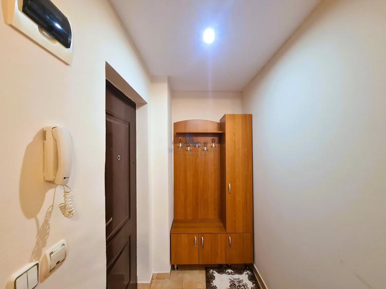 Apartament cu 3 camere semidecomandat, mobilat în Calea Poplăcii