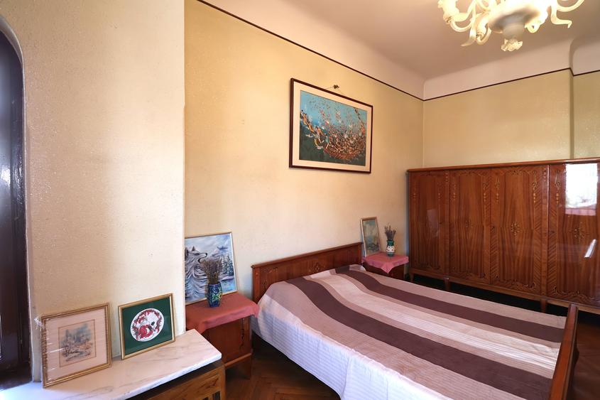 Apartament cu 3 camere semidecomandat în P-ța Romană