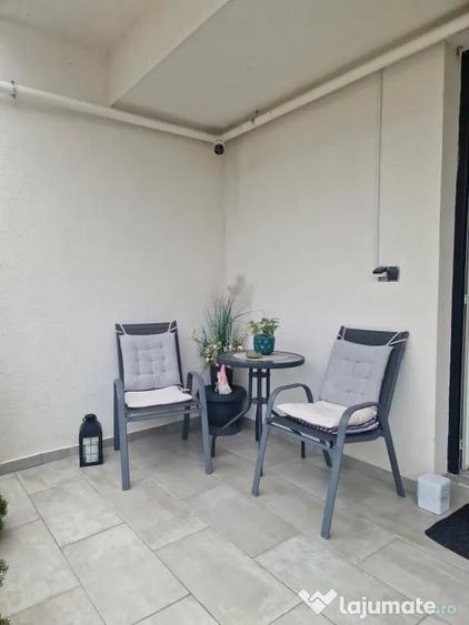 Apartament cu 4 camere semidecomandat în Florești