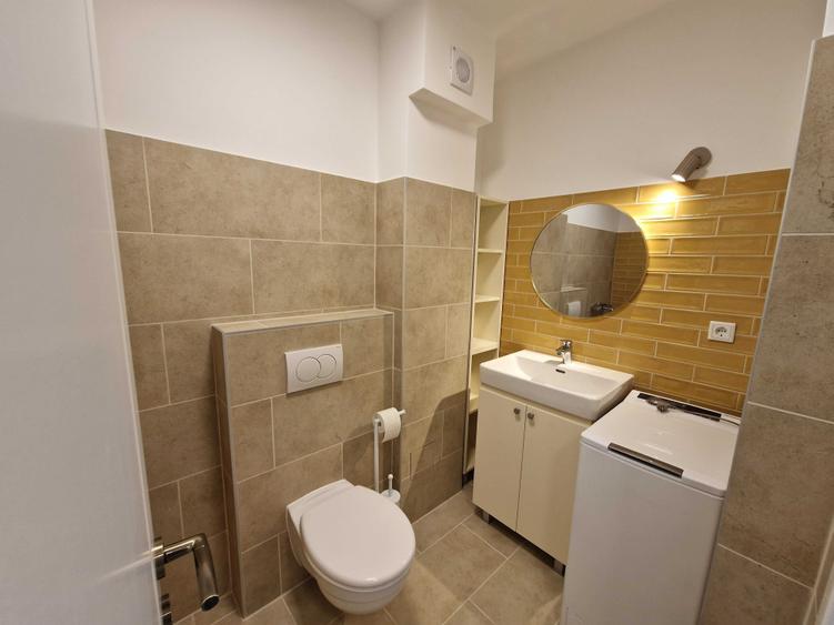 Apartament cu 3 camere semidecomandat în Central