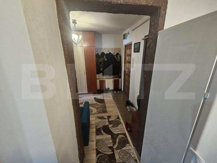 Apartament cu 4 camere semidecomandat, mobilat în Beclean