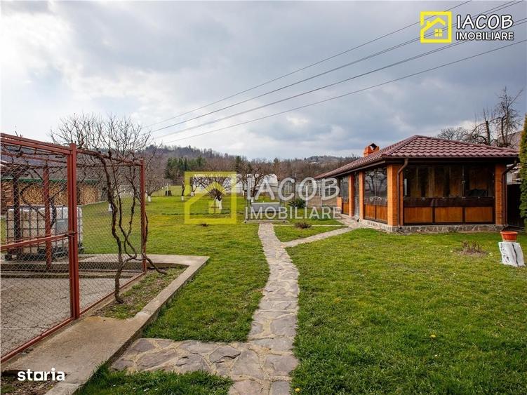 Casă cu 4 camere decomandat cu Teren 3762 Mp în Coman