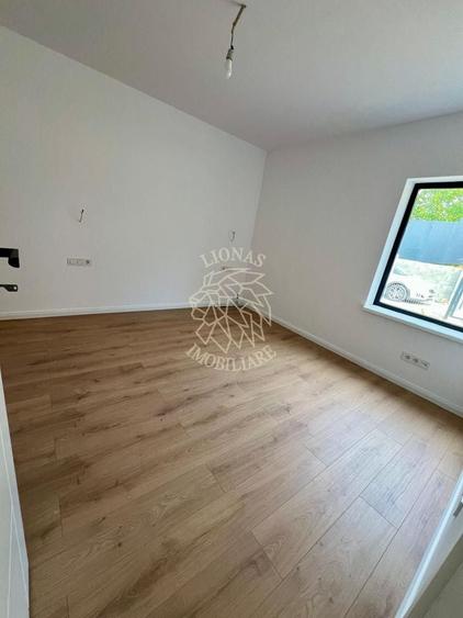 Duplex cu 3 camere cu Canalizare în Sud