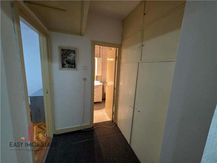 Apartament cu 3 camere decomandat în Cornișa