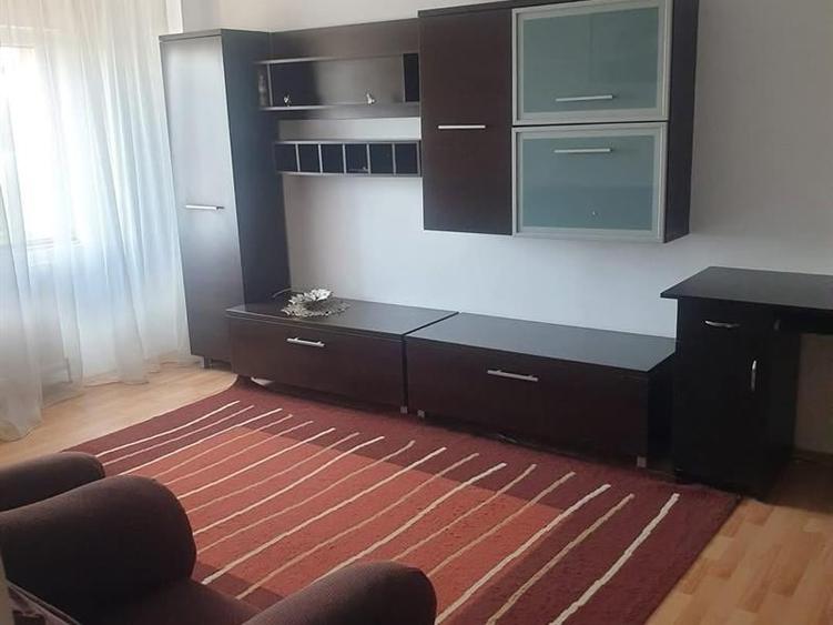 Apartament cu 3 camere decomandat, mobilat în Central